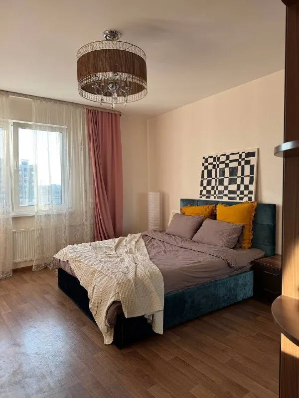 2-К квартира🏙️
М. Купчино🚇
Собственник. С 5 февраля, долгосрок. 68.9 м², 23/25 этаж.
📍Адрес: пр-кт витебский, 101к2
Много мест хранения, большие зеркала, ортопедический матрас. Большой балкон, окна выходят во двор и на витебский (тихо). Большой холодильник, тв, стиралка, бойлер!, духовка, плита.
💳Цена: 62.000₽/месяц. Залог: 62.000₽. Коммуналка ~5.000₽.
Реалъ, вв, лента, пекарни, все пвз. Трц балкания (5 минут), дунайский (7 минут). Дом под охраной.
💌Telegram: @chuchudina - фотография - 1