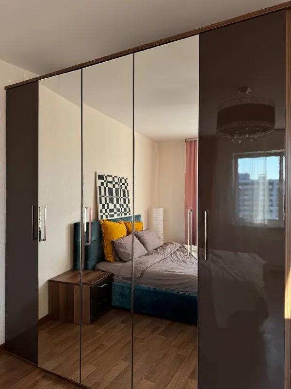 2-К квартира🏙️
М. Купчино🚇
Собственник. С 5 февраля, долгосрок. 68.9 м², 23/25 этаж.
📍Адрес: пр-кт витебский, 101к2
Много мест хранения, большие зеркала, ортопедический матрас. Большой балкон, окна выходят во двор и на витебский (тихо). Большой холодильник, тв, стиралка, бойлер!, духовка, плита.
💳Цена: 62.000₽/месяц. Залог: 62.000₽. Коммуналка ~5.000₽.
Реалъ, вв, лента, пекарни, все пвз. Трц балкания (5 минут), дунайский (7 минут). Дом под охраной.
💌Telegram: @chuchudina - фотография - 2