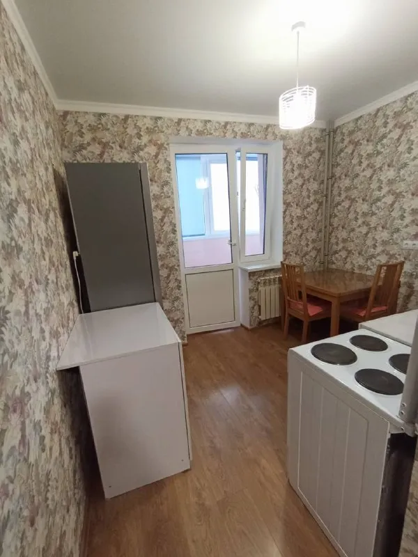 Сдается 1к. Квартира в г. Ростов-на-дону, жк екатерининский (западный). Недалеко от центра, развитая инфраструктура. Теплый балкон. Квартира чистая, уютная. 25000р + 5000р коммуналка. Оплата сразу за первый и последний месяц. 8-951-823-33-06 ирина - фотография - 4