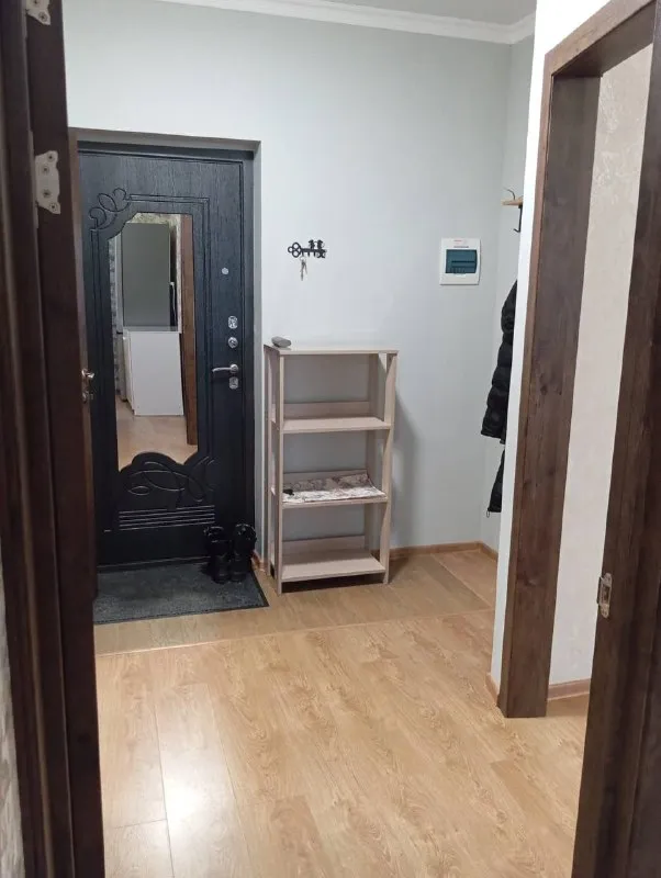 Сдается 1к. Квартира в г. Ростов-на-дону, жк екатерининский (западный). Недалеко от центра, развитая инфраструктура. Теплый балкон. Квартира чистая, уютная. 25000р + 5000р коммуналка. Оплата сразу за первый и последний месяц. 8-951-823-33-06 ирина - фотография - 7