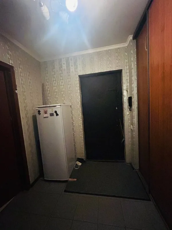 Комната, 20 м²
М новоясеневская
• 5 Мин пешком
• 3-Комнатная квартира
• 1 Этаж из 16
• Ул паустовского 3, на карте
18 333 ₽/Мес, без комиссии
Большой гайд по аренде
Стиральная машина • интернет • мебель • холодильник • посудомойка • кондиционер • лифт • с животными • с детьми • телевизор • мусоропровод • консьерж
Район ясенево
Чистота 4.64 транспорт 4.65
Парки и скверы 5.00
Субаренда. М. Ясенево, м. Новоясеневская. Изолированная комната. Из мебели в комнате: диван, просторный стол, стул, мягкое кресло, полки для размещения одежды. Квартира просторная 3-х комнатная на 1-м этаже. Хозяева не живут, в остальных комнатах живут 2 молодых парня, работают в it, атмосфера тихая, спокойная. Хороший зеленый район. Рассматриваем граждан рф © предоплату до просмотра просят только мошенники!
Landan, написать
Уровень доверия низкий ⚠️
Выложить квартиру бесплатно - фотография - 4