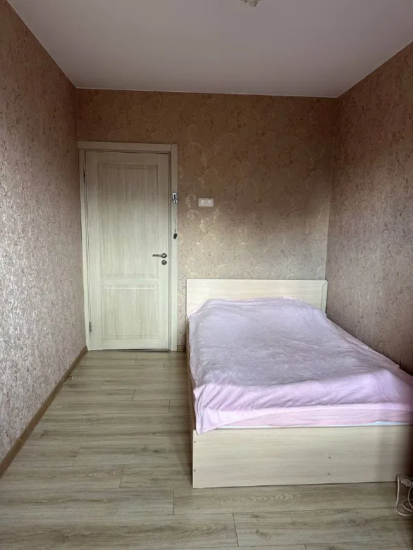 Комната, 18 м²
М покровское

• 15 Мин на транспорте
• 2-Комнатная квартира
• 8 Этаж из 10
• Ул медынская 1 к1, на карте

22 500 ₽/Мес, без комиссии
Большой гайд по аренде

Холодильник • стиральная машина • интернет • мебель • лифт • мусоропровод • посудомойка • кондиционер • с животными • с детьми • телевизор • консьерж

Район бирюлёво западное
Чистота 3.52 транспорт 3.03
Парки и скверы 3.50

Собственник. Сдам 1 девушке комнату от 11 месяцев. Готова к заселению. От собственника 22500+счетчики (+-2000) интернет 360 + залог за первый месяц 22500. У дома автобусные остановки и станция электричек бирюлево товарная. Едут до нагатинской, варшавской, павелецкой во второй комнате живут две девушки. От тебя своевременная оплата, соблюдение графика уборки. © предоплату до просмотра просят только мошенники!

Имя ф, написать
Уровень доверия низкий ⚠️
Выложить квартиру бесплатно - фотография - 1