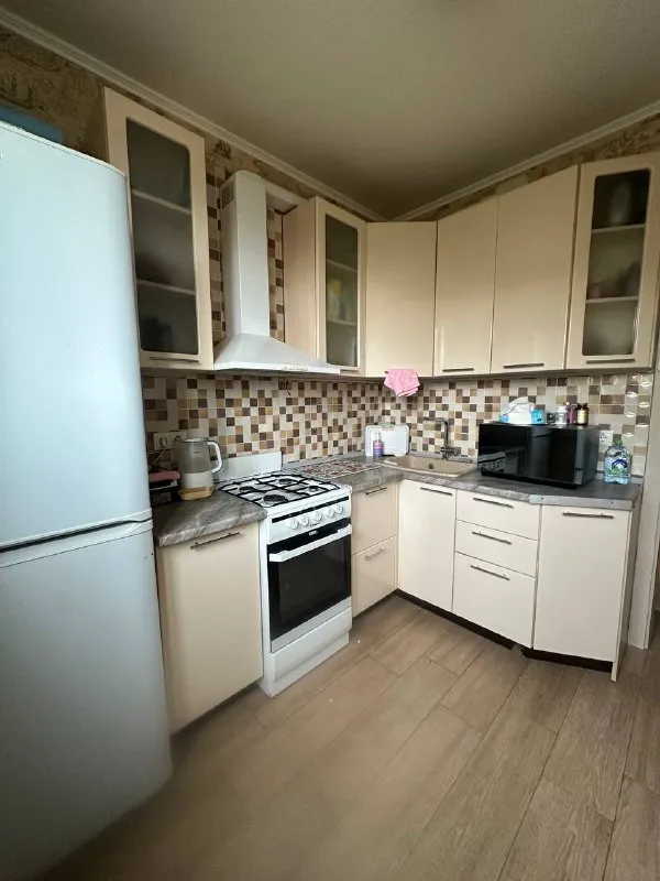 Комната, 18 м²
М покровское

• 15 Мин на транспорте
• 2-Комнатная квартира
• 8 Этаж из 10
• Ул медынская 1 к1, на карте

22 500 ₽/Мес, без комиссии
Большой гайд по аренде

Холодильник • стиральная машина • интернет • мебель • лифт • мусоропровод • посудомойка • кондиционер • с животными • с детьми • телевизор • консьерж

Район бирюлёво западное
Чистота 3.52 транспорт 3.03
Парки и скверы 3.50

Собственник. Сдам 1 девушке комнату от 11 месяцев. Готова к заселению. От собственника 22500+счетчики (+-2000) интернет 360 + залог за первый месяц 22500. У дома автобусные остановки и станция электричек бирюлево товарная. Едут до нагатинской, варшавской, павелецкой во второй комнате живут две девушки. От тебя своевременная оплата, соблюдение графика уборки. © предоплату до просмотра просят только мошенники!

Имя ф, написать
Уровень доверия низкий ⚠️
Выложить квартиру бесплатно - фотография - 3