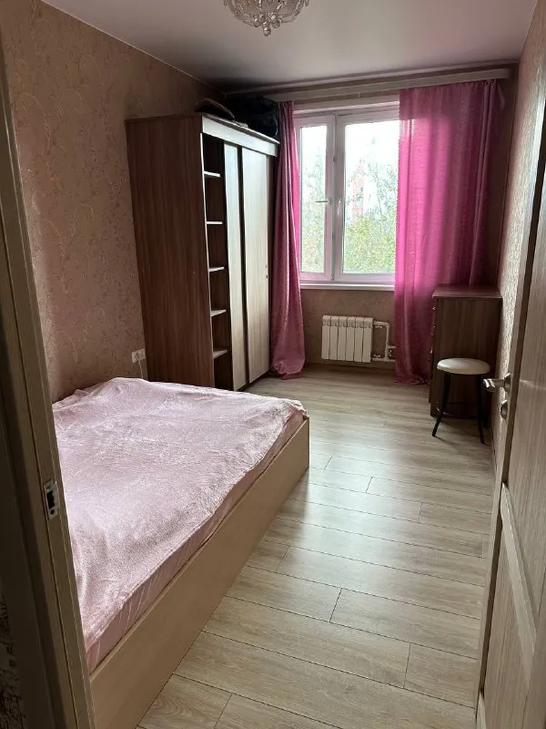 Комната, 18 м²
М покровское

• 15 Мин на транспорте
• 2-Комнатная квартира
• 8 Этаж из 10
• Ул медынская 1 к1, на карте

22 500 ₽/Мес, без комиссии
Большой гайд по аренде

Холодильник • стиральная машина • интернет • мебель • лифт • мусоропровод • посудомойка • кондиционер • с животными • с детьми • телевизор • консьерж

Район бирюлёво западное
Чистота 3.52 транспорт 3.03
Парки и скверы 3.50

Собственник. Сдам 1 девушке комнату от 11 месяцев. Готова к заселению. От собственника 22500+счетчики (+-2000) интернет 360 + залог за первый месяц 22500. У дома автобусные остановки и станция электричек бирюлево товарная. Едут до нагатинской, варшавской, павелецкой во второй комнате живут две девушки. От тебя своевременная оплата, соблюдение графика уборки. © предоплату до просмотра просят только мошенники!

Имя ф, написать
Уровень доверия низкий ⚠️
Выложить квартиру бесплатно - фотография - 5