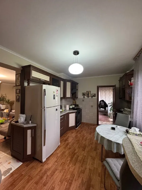 Продам дом по адресу улица светлая, общая площадь дома 176 кв. М. ,4 комнаты, площадь участка 12 соток, кухня 19 кв. М. , 2 санузла совмещенных в доме.
При продаже дома частично остается мебель и техника. Документы для продажи готовы.
Цена 17 000 000 рублей.
Ирина +7(959)702-89-49 - фотография - 4