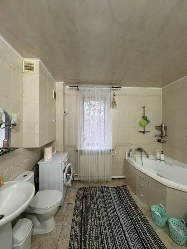 Продам дом по адресу улица светлая, общая площадь дома 176 кв. М. ,4 комнаты, площадь участка 12 соток, кухня 19 кв. М. , 2 санузла совмещенных в доме.
При продаже дома частично остается мебель и техника. Документы для продажи готовы.
Цена 17 000 000 рублей.
Ирина +7(959)702-89-49 - фотография - 6
