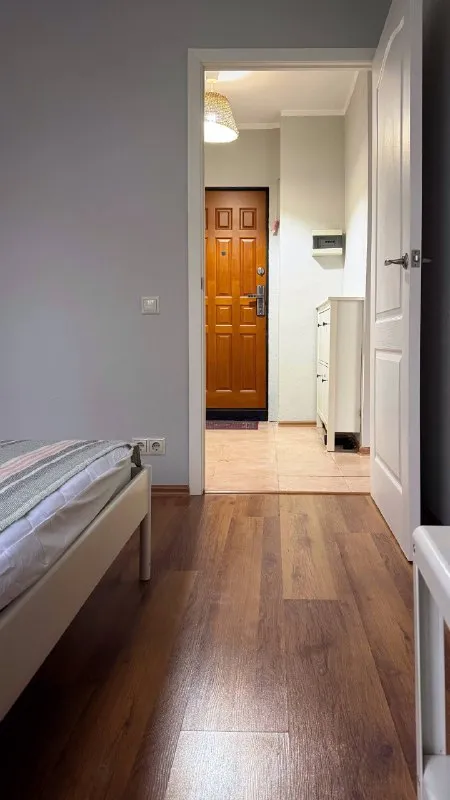2-Комн квартира, 50 м²
М профсоюзная
• 10 Мин пешком
• 4 Этаж из 9
• Пр-кт севастопольский 51 к2, на карте
85 000 ₽/Мес, без комиссии
Большой гайд по аренде
Холодильник • стиральная машина • интернет • мебель • посудомойка • мусоропровод • лифт • кондиционер • с животными • с детьми • телевизор • консьерж
Район котловка
Чистота 3.94 транспорт 4.29
Парки и скверы 3.99
Собственник. Сдаётся светлая 2-комнатная квартира площадью 50 м², недалеко от м. Профсоюзная. В квартире есть всё необходимое: холодильник, стиральная машина, духовка, посудомоечная машина, интернет, мебель. Окна выходят на тихий двор, на солнечную сторону. Рядом: пятёрочка, аптека, фитнес, кафе, парк, детская площадка.
Petr, написать
Уровень доверия средний 🆗
Выложить квартиру бесплатно - фотография - 3