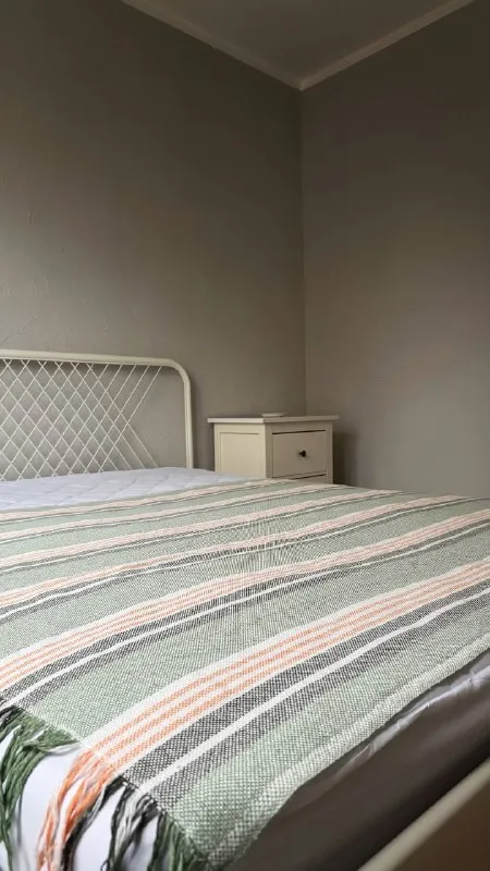 2-Комн квартира, 50 м²
М профсоюзная
• 10 Мин пешком
• 4 Этаж из 9
• Пр-кт севастопольский 51 к2, на карте
85 000 ₽/Мес, без комиссии
Большой гайд по аренде
Холодильник • стиральная машина • интернет • мебель • посудомойка • мусоропровод • лифт • кондиционер • с животными • с детьми • телевизор • консьерж
Район котловка
Чистота 3.94 транспорт 4.29
Парки и скверы 3.99
Собственник. Сдаётся светлая 2-комнатная квартира площадью 50 м², недалеко от м. Профсоюзная. В квартире есть всё необходимое: холодильник, стиральная машина, духовка, посудомоечная машина, интернет, мебель. Окна выходят на тихий двор, на солнечную сторону. Рядом: пятёрочка, аптека, фитнес, кафе, парк, детская площадка.
Petr, написать
Уровень доверия средний 🆗
Выложить квартиру бесплатно - фотография - 4