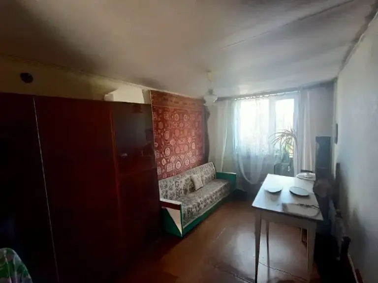 Продам дом в артемовском р-не, ул. 2-я известковая 106 кв. М. - 6 комнат.

Дом в жилом состоянии, в шаговой доступности от кв. Ленинского комсомола.

Редкое сочетание собственного дома с земельным участком и шаговой доступности развитой инфраструктуры кварталов. Расположен воз артемовского исполкома.

Дом из 6-ти комнат, в жилом состоянии и мебелью. Все коммуникации в доме. Окна пвх. Котел газовый, бойлер. Мебель и техника остается по договоренности. Дом просторный для большой семьи. Двор асфальтирован, во дворе гараж и хоз. Постройки. В доме есть возможность зонирования для проживания нескольких семей.

Так же на участки хоз постройки, фруктовые деревья и место под посадку.

Долгов по коммунальным платежам и прописанных в доме нет.

Земля не приватизирована.

Один собственник.

Документы рф и готовы к сделке.

Цена 5 500 000 руб.

Тел. + 7 959 115 28 65 - фотография - 7
