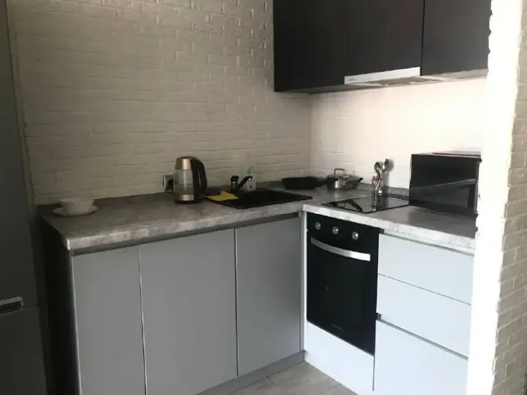 Двухэтажная квартира🏙
Мцк автозаводская1️⃣

Сдаю двухэтажные апартаменты, собственник. Без агентов, комиссии, договор заключаем.

Метро автозаводская 10-15 минут пешком, остановка электробуса до метро прямо около дома
Метро зил, 10-15 минут пешком

Площадь 41 м².

Из техники:
— Большой холодильник
— Плита
— Духовка
— Микроволновка
— Кондиционер
— Пылесос
— Стиральная машина со встроенной сушилкой
— Бойлер (всегда есть горячая)
— Кровать с подъемным механизмом + пространство для хранения вещей

Wi-fi подключён. Также есть небольшая гардеробная.

Недалеко парк зил, через дорогу в тц "ривьера" и отличный спортзал

Если есть желание что-то добавить/переделать в квартире, обговаривается)

Возможный минус: дом около третьего транспортного, чувствительным людям может мешать

С животными по договорённости

💳Цена: 75.000₽ в месяц + счётчики. Залог 75.000₽.

💌Telegram: @amanodzjaka - фотография - 3
