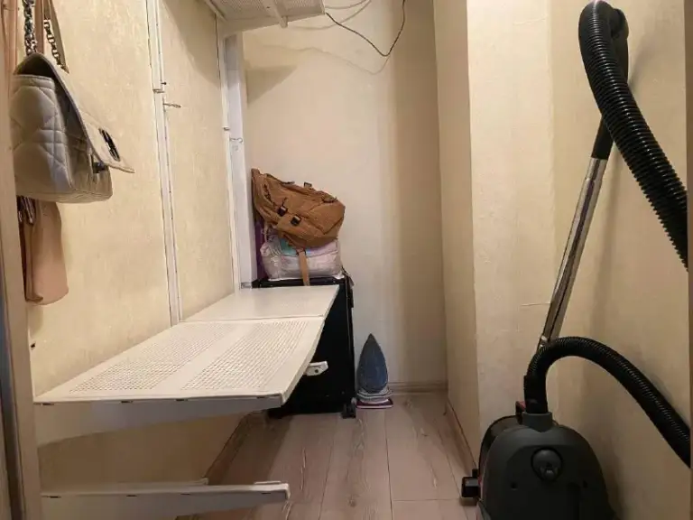 Двухэтажная квартира🏙
Мцк автозаводская1️⃣

Сдаю двухэтажные апартаменты, собственник. Без агентов, комиссии, договор заключаем.

Метро автозаводская 10-15 минут пешком, остановка электробуса до метро прямо около дома
Метро зил, 10-15 минут пешком

Площадь 41 м².

Из техники:
— Большой холодильник
— Плита
— Духовка
— Микроволновка
— Кондиционер
— Пылесос
— Стиральная машина со встроенной сушилкой
— Бойлер (всегда есть горячая)
— Кровать с подъемным механизмом + пространство для хранения вещей

Wi-fi подключён. Также есть небольшая гардеробная.

Недалеко парк зил, через дорогу в тц "ривьера" и отличный спортзал

Если есть желание что-то добавить/переделать в квартире, обговаривается)

Возможный минус: дом около третьего транспортного, чувствительным людям может мешать

С животными по договорённости

💳Цена: 75.000₽ в месяц + счётчики. Залог 75.000₽.

💌Telegram: @amanodzjaka - фотография - 9