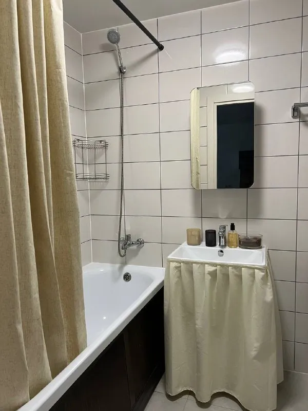1-Комн квартира, 38 м²
М крылатское

• 10 Мин на транспорте
• 10 Этаж из 25
• Г москва, кв-л 100, д 1 к 3, на карте

50 000 ₽/Мес, без комиссии
Большой гайд по аренде

Холодильник • стиральная машина • интернет • мебель • посудомойка • лифт • кондиционер • с животными • с детьми • телевизор • мусоропровод • консьерж

Субаренда. Сдается на месяц с 13 февраля ( продление по договоренности на пару дней ) дата плавающая можем договориться на ваши даты ближайшие к моим развитая инфраструктура дополнительно в квартире есть интернет, утюг, отпариватель, посудомоечная машина. В стоимость уже включены ку без комиссии и залога

Elizaveta, написать
Уровень доверия средний 🆗
Выложить квартиру бесплатно - фотография - 6