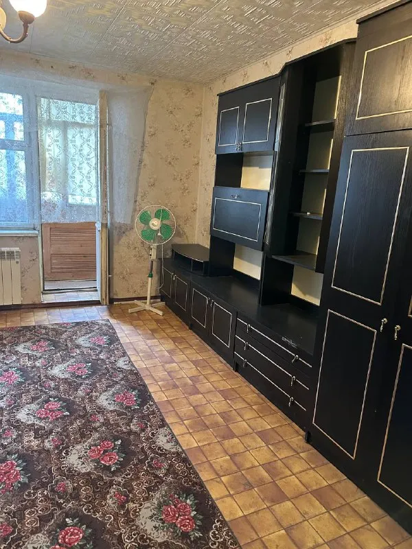 Продам 4 комн кв, 90 м, левченко 8 а ( милицейский дом) 2/9 дома, дом кирпичный, два балкона в 50 м школа, рядом супермаркет, стоянка. 6 млн 500 тыс рублей. + 7959 516 95 35 - фотография - 3