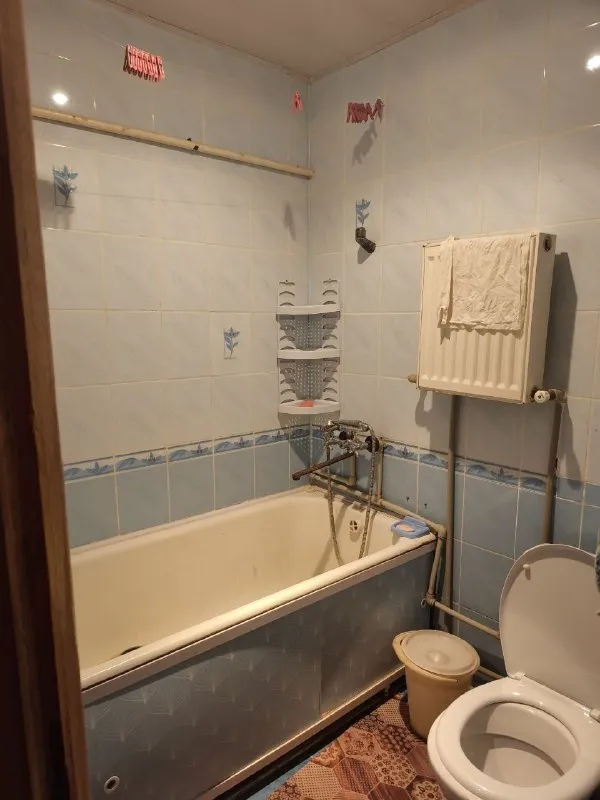Продам 2-х комнатную квартиру, квартал ватутина, 2/5 эт. Дома, кирпич, автономное отопление, м/ пл. ,окна, квартира теплая, сухая, всё остаётся.
Цена 4 млн 250.
Т. +79595010928) телеграмм - фотография - 3