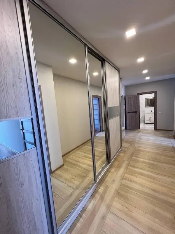 2-Комн квартира, 70 м²
М некрасовка

• 5 Мин пешком
• 17 Этаж из 24
• Ул вертолётчиков 2 к1, на карте

65 000 ₽/Мес, без комиссии
Большой гайд по аренде

Холодильник • стиральная машина • интернет • мебель • посудомойка • кондиционер • с детьми • телевизор • лифт • с животными • мусоропровод • консьерж

Район некрасовка
Чистота 3.89 транспорт 3.65
Парки и скверы 3.33

Собственник. Квартира после ремонта, вся мебель и техника новая удобная локация, рядом есть все необходимое окна выходят на две стороны, квартира просторная, светлая и очень уютная! © предоплату до просмотра просят только мошенники!

Егор, написать
Уровень доверия низкий ⚠️
Выложить квартиру бесплатно - фотография - 3