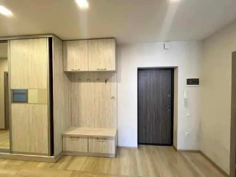 2-Комн квартира, 70 м²
М некрасовка

• 5 Мин пешком
• 17 Этаж из 24
• Ул вертолётчиков 2 к1, на карте

65 000 ₽/Мес, без комиссии
Большой гайд по аренде

Холодильник • стиральная машина • интернет • мебель • посудомойка • кондиционер • с детьми • телевизор • лифт • с животными • мусоропровод • консьерж

Район некрасовка
Чистота 3.89 транспорт 3.65
Парки и скверы 3.33

Собственник. Квартира после ремонта, вся мебель и техника новая удобная локация, рядом есть все необходимое окна выходят на две стороны, квартира просторная, светлая и очень уютная! © предоплату до просмотра просят только мошенники!

Егор, написать
Уровень доверия низкий ⚠️
Выложить квартиру бесплатно - фотография - 4