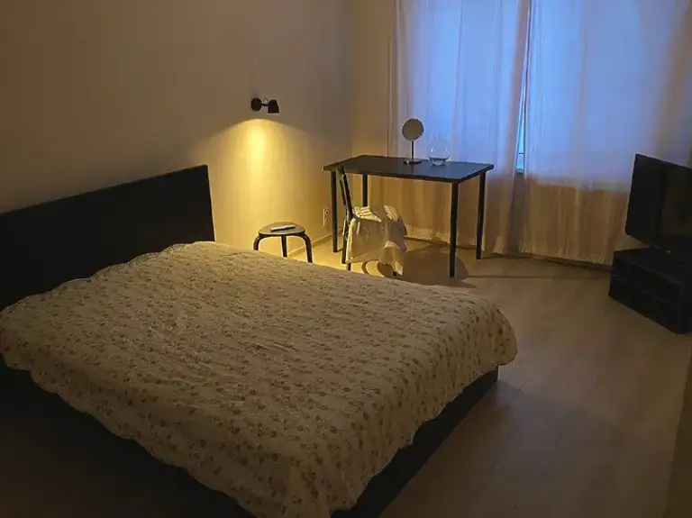 1-Комн квартира, 33 м²
М проспект мира
• 7 Мин пешком
• 1 Этаж из 7
• Пер орлово-давыдовский 3, на карте
90 000 ₽/Мес, без комиссии
Большой гайд по аренде
Холодильник • стиральная машина • интернет • мебель • телевизор • посудомойка • кондиционер • с животными • с детьми • мусоропровод • лифт • консьерж
Мещанский район
Чистота 4.41 транспорт 4.95
Парки и скверы 3.80
Собственник. От собственника, на долгий срок. Готова к заезду. Тихий двор и соседи, шлагбаум и парковка. Совместный санузел с ванной. Матрас икея. Большой тв, стиралка, плита, микроволновка, новый холодильник. Залог 100%. Ком. Пл. 5000р © предоплату до просмотра просят только мошенники!
Taisiia s, написать
Уровень доверия низкий ⚠️
Выложить квартиру бесплатно - фотография - 1