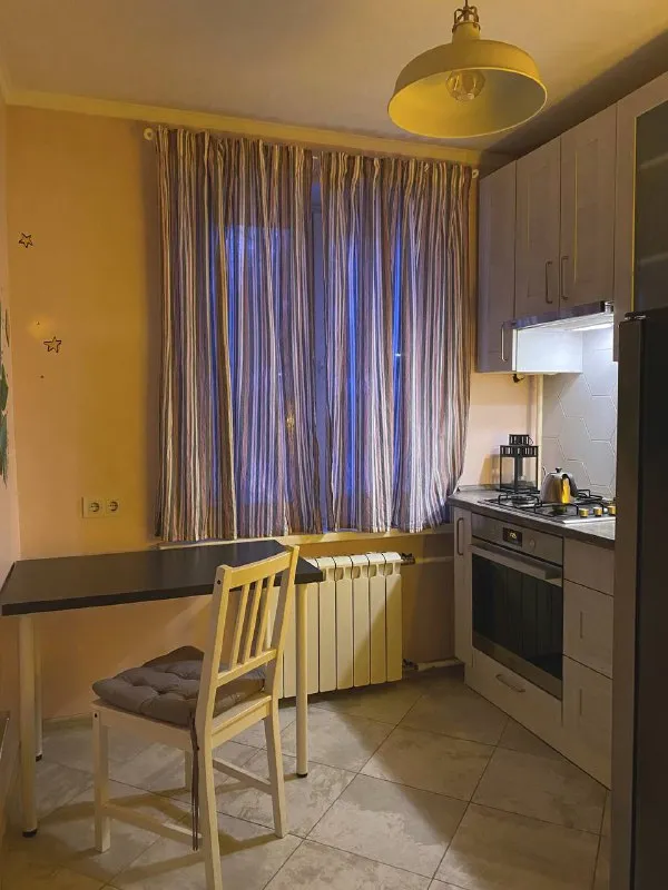 1-Комн квартира, 33 м²
М проспект мира
• 7 Мин пешком
• 1 Этаж из 7
• Пер орлово-давыдовский 3, на карте
90 000 ₽/Мес, без комиссии
Большой гайд по аренде
Холодильник • стиральная машина • интернет • мебель • телевизор • посудомойка • кондиционер • с животными • с детьми • мусоропровод • лифт • консьерж
Мещанский район
Чистота 4.41 транспорт 4.95
Парки и скверы 3.80
Собственник. От собственника, на долгий срок. Готова к заезду. Тихий двор и соседи, шлагбаум и парковка. Совместный санузел с ванной. Матрас икея. Большой тв, стиралка, плита, микроволновка, новый холодильник. Залог 100%. Ком. Пл. 5000р © предоплату до просмотра просят только мошенники!
Taisiia s, написать
Уровень доверия низкий ⚠️
Выложить квартиру бесплатно - фотография - 8