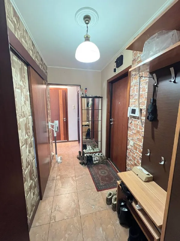 Комната, 20 м²
М юго-западная

• 10 Мин пешком
• 2-Комнатная квартира
• 16 Этаж из 16
• Пр-кт вернадского 93 к1, на карте

32 500 ₽/Мес, без комиссии
Большой гайд по аренде

Холодильник • стиральная машина • интернет • мебель • кондиционер • телевизор • посудомойка • с животными • с детьми • мусоропровод • лифт • консьерж

Район тропарёво-никулино
Чистота 4.15 транспорт 4.82
Парки и скверы 4.77

Собственник. Ищу соседку, дата заселения с 01.03 на длительный срок, залог составляет 30.000, коммунальные около 1500 плюс интернет. Около дома два продуктовых и различные пвз.

Елизавета, написать
Уровень доверия средний 🆗
Выложить квартиру бесплатно - фотография - 3