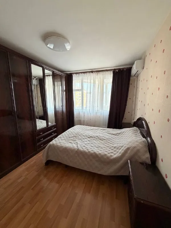 2-Комн квартира, 62 м²
М профсоюзная

• 15 Мин пешком
• 14 Этаж из 17
• Ул новочерёмушкинская 49, на карте

85 000 ₽/Мес, без комиссии
Большой гайд по аренде

Стиральная машина • мебель • холодильник • посудомойка • кондиционер • мусоропровод • консьерж • лифт • интернет • с животными • с детьми • телевизор

Район черёмушки
Чистота 4.54 транспорт 4.30
Парки и скверы 4.55

Собственник. Квартира свободна, оперативное заселение. 2 лоджии, распашонка, посудомоечная машина, кондиционер, холодильник, микроволновка, стиральная машинка. Залог 85.000. Все магазины, банки, почта в шаговой доступности. Дополнительно оплата счетчиков: свет и вода + оплата услуг консьержа (750руб за 3 месяца) © предоплату до просмотра просят только мошенники!

Имя ф, написать
Уровень доверия низкий ⚠️
Выложить квартиру бесплатно - фотография - 1