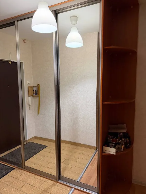 2-Комн квартира, 62 м²
М профсоюзная

• 15 Мин пешком
• 14 Этаж из 17
• Ул новочерёмушкинская 49, на карте

85 000 ₽/Мес, без комиссии
Большой гайд по аренде

Стиральная машина • мебель • холодильник • посудомойка • кондиционер • мусоропровод • консьерж • лифт • интернет • с животными • с детьми • телевизор

Район черёмушки
Чистота 4.54 транспорт 4.30
Парки и скверы 4.55

Собственник. Квартира свободна, оперативное заселение. 2 лоджии, распашонка, посудомоечная машина, кондиционер, холодильник, микроволновка, стиральная машинка. Залог 85.000. Все магазины, банки, почта в шаговой доступности. Дополнительно оплата счетчиков: свет и вода + оплата услуг консьержа (750руб за 3 месяца) © предоплату до просмотра просят только мошенники!

Имя ф, написать
Уровень доверия низкий ⚠️
Выложить квартиру бесплатно - фотография - 8