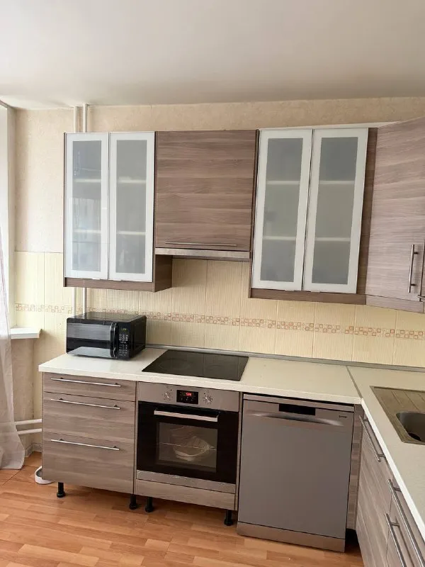 2-Комн квартира, 62 м²
М профсоюзная

• 15 Мин пешком
• 14 Этаж из 17
• Ул новочерёмушкинская 49, на карте

85 000 ₽/Мес, без комиссии
Большой гайд по аренде

Стиральная машина • мебель • холодильник • посудомойка • кондиционер • мусоропровод • консьерж • лифт • интернет • с животными • с детьми • телевизор

Район черёмушки
Чистота 4.54 транспорт 4.30
Парки и скверы 4.55

Собственник. Квартира свободна, оперативное заселение. 2 лоджии, распашонка, посудомоечная машина, кондиционер, холодильник, микроволновка, стиральная машинка. Залог 85.000. Все магазины, банки, почта в шаговой доступности. Дополнительно оплата счетчиков: свет и вода + оплата услуг консьержа (750руб за 3 месяца) © предоплату до просмотра просят только мошенники!

Имя ф, написать
Уровень доверия низкий ⚠️
Выложить квартиру бесплатно - фотография - 9
