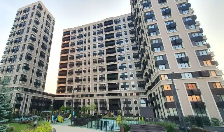 М. Селигерская
Студия

Квартира-студия, 25 м², новостройка
М. Селигерская, г. Москва, ул. Дегунинская, д.9к1, 10мин пешком от метро или до мцд моссельмаш. Рядом выезд на хорду свх
Новый дом, свежий ремонт, квартира светлая, уютная, полностью меблирована и готова к проживанию: большой 4х-секционный шкаф-купе, холодильник, кондиционер, микроволновка, индукционная плита, посудомойка, стиральная машина,   телевизор, интернет, двуспальный диван-кровать, раздвижной стол и мягкие стулья.

В жк своя инфратруктура:
- Закрытая территория с детскими и спортивными площадками, и беседками для отдыха.
- Магазины пятерочка, магнит, ozon, аптека.
- В подъезде есть зона ожидания с диваном и гостевой санузел.

Сдается на длительный срок. 1-2 человека гражданство рф, возможно с ребёнком, без животных.

Цена 67.000руб/мес включены счётчики и интернет, залог 67.000руб

Контакты 89687866418 собственник
T. Me/+79687866418

➡️Предоплату/бронь/заморозку денег/автооплату до просмотра квартиры не вносить! Если по этому объявлению спрашивают какую либо оплату сообщите по контактам в описании канала. - фотография - 1