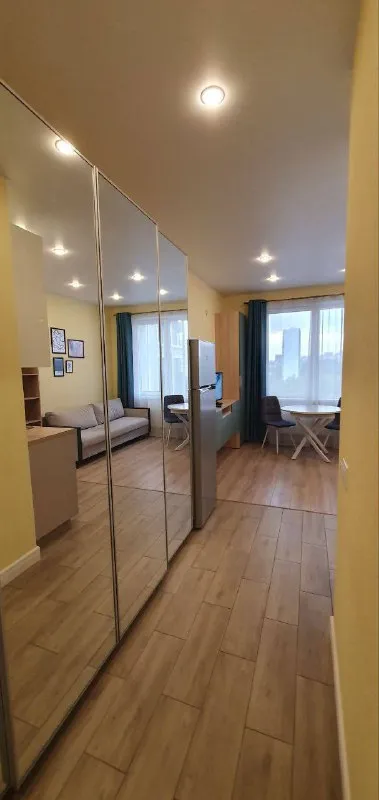 М. Селигерская
Студия

Квартира-студия, 25 м², новостройка
М. Селигерская, г. Москва, ул. Дегунинская, д.9к1, 10мин пешком от метро или до мцд моссельмаш. Рядом выезд на хорду свх
Новый дом, свежий ремонт, квартира светлая, уютная, полностью меблирована и готова к проживанию: большой 4х-секционный шкаф-купе, холодильник, кондиционер, микроволновка, индукционная плита, посудомойка, стиральная машина,   телевизор, интернет, двуспальный диван-кровать, раздвижной стол и мягкие стулья.

В жк своя инфратруктура:
- Закрытая территория с детскими и спортивными площадками, и беседками для отдыха.
- Магазины пятерочка, магнит, ozon, аптека.
- В подъезде есть зона ожидания с диваном и гостевой санузел.

Сдается на длительный срок. 1-2 человека гражданство рф, возможно с ребёнком, без животных.

Цена 67.000руб/мес включены счётчики и интернет, залог 67.000руб

Контакты 89687866418 собственник
T. Me/+79687866418

➡️Предоплату/бронь/заморозку денег/автооплату до просмотра квартиры не вносить! Если по этому объявлению спрашивают какую либо оплату сообщите по контактам в описании канала. - фотография - 6