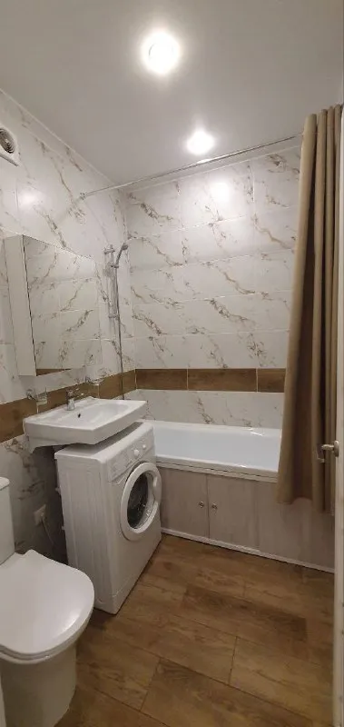 М. Селигерская
Студия

Квартира-студия, 25 м², новостройка
М. Селигерская, г. Москва, ул. Дегунинская, д.9к1, 10мин пешком от метро или до мцд моссельмаш. Рядом выезд на хорду свх
Новый дом, свежий ремонт, квартира светлая, уютная, полностью меблирована и готова к проживанию: большой 4х-секционный шкаф-купе, холодильник, кондиционер, микроволновка, индукционная плита, посудомойка, стиральная машина,   телевизор, интернет, двуспальный диван-кровать, раздвижной стол и мягкие стулья.

В жк своя инфратруктура:
- Закрытая территория с детскими и спортивными площадками, и беседками для отдыха.
- Магазины пятерочка, магнит, ozon, аптека.
- В подъезде есть зона ожидания с диваном и гостевой санузел.

Сдается на длительный срок. 1-2 человека гражданство рф, возможно с ребёнком, без животных.

Цена 67.000руб/мес включены счётчики и интернет, залог 67.000руб

Контакты 89687866418 собственник
T. Me/+79687866418

➡️Предоплату/бронь/заморозку денег/автооплату до просмотра квартиры не вносить! Если по этому объявлению спрашивают какую либо оплату сообщите по контактам в описании канала. - фотография - 8