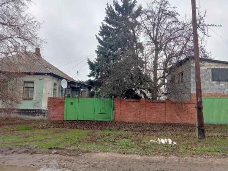 Продам дом в артемовском р-не, 6-й железнодорожный переулок. 66,5 кв. М.
Дом в пешей доступности от парка горького и военного госпиталя.
Земля -11,6 соток. Приватизирована.
На участке капитальный гараж и хоз постройки.
Дом из 4-ти комнат, требует косметического ремонта. Все коммуникации в доме. Окна деревянные. Котел газовый, бойлер. Комнаты смежно-изолированные, высокие потолки.

Документы рф и готовы к сделке.
Цена - 4 500 000 руб.
Тел. +7 959 115 28 65 - фотография - 1