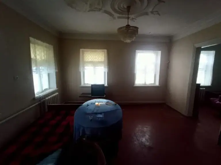Продам дом в артемовском р-не, 6-й железнодорожный переулок. 66,5 кв. М.
Дом в пешей доступности от парка горького и военного госпиталя.
Земля -11,6 соток. Приватизирована.
На участке капитальный гараж и хоз постройки.
Дом из 4-ти комнат, требует косметического ремонта. Все коммуникации в доме. Окна деревянные. Котел газовый, бойлер. Комнаты смежно-изолированные, высокие потолки.

Документы рф и готовы к сделке.
Цена - 4 500 000 руб.
Тел. +7 959 115 28 65 - фотография - 2
