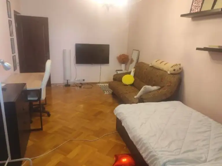 Комната🏙
М. Фонвизинская1️⃣

Сдается комната 18 м² с балконом для девушки в 3-х комнатной квартире. В двух других комнатах живут по одной девушке в каждой.   Все необходимое есть.

💳 Цена: 35.000₽, без залога и коммуналки.

3 Минуты пешком от станции м. Фонвизинская.

💌Telegram: @likialice - фотография - 1