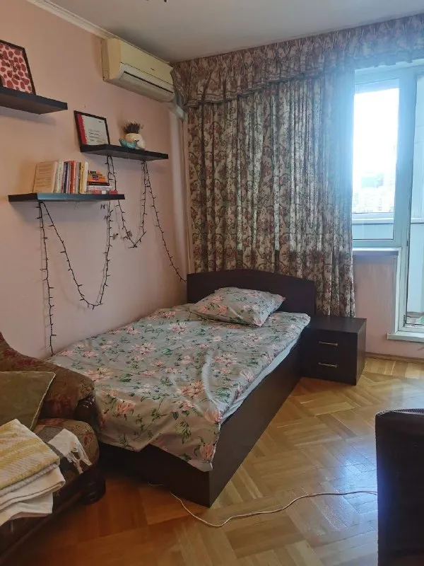 Комната🏙
М. Фонвизинская1️⃣

Сдается комната 18 м² с балконом для девушки в 3-х комнатной квартире. В двух других комнатах живут по одной девушке в каждой.   Все необходимое есть.

💳 Цена: 35.000₽, без залога и коммуналки.

3 Минуты пешком от станции м. Фонвизинская.

💌Telegram: @likialice - фотография - 2