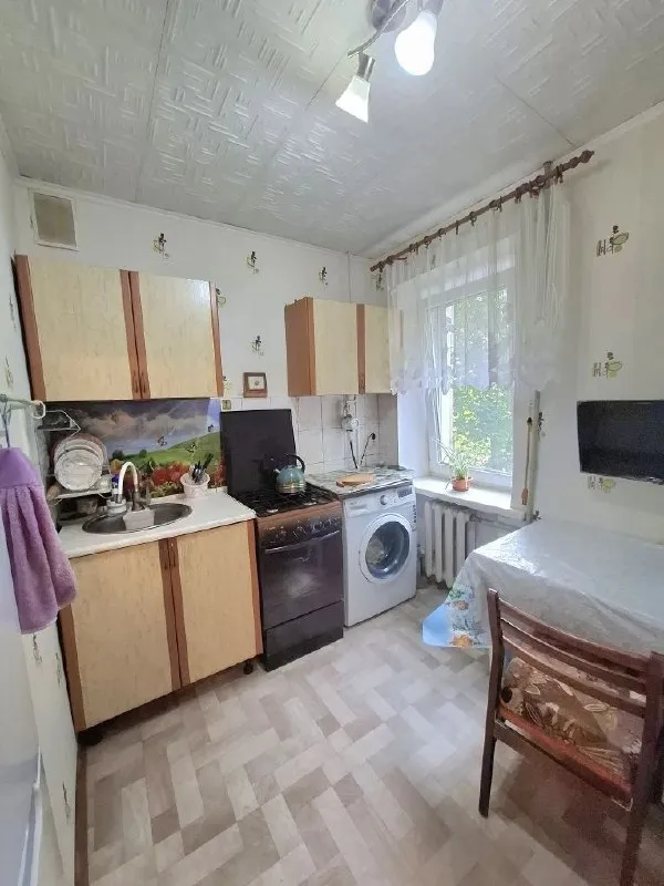 Продам 1-комн квартиру
Кв. Восточный, г. Луганск
2/5 Эт. , 25 кв. М общ. Пл
Дом кирпичный, кооперативный
Подъезд чистый, без сторонних запахов
Квартира теплая, уютная
Заходи и живи
Вода круглосуточно
Всю зиму горячая вода
Бойлером пользуемся только летом
Документы готовы
Цена 2,9 млн. Руб
+7959-216-43-31
+7959-505-37-17
Елена - фотография - 3