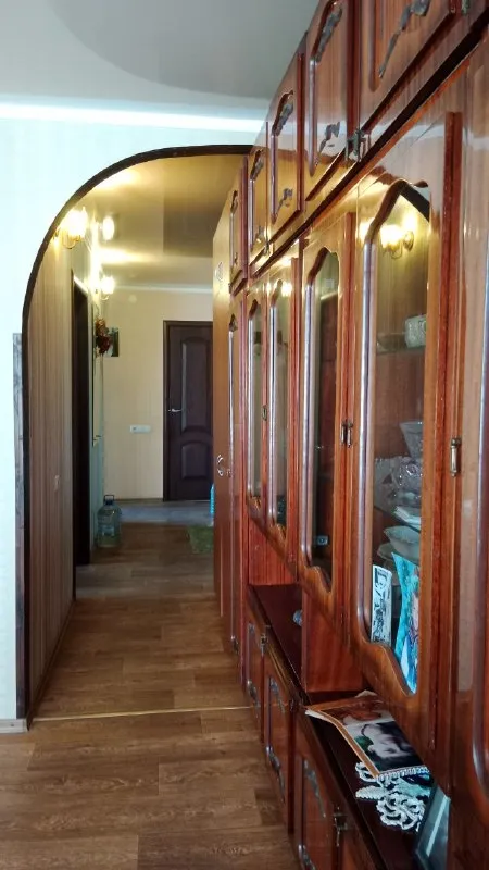 🔓В продаже 2х комнатная квартира с ремонтом🔓
📍Г. Лисичанск, ул. Докучаева д. 9а (р-н пенсионного )
Квадратура: 52м²📐
Этаж: 2-й, 2х этажного дома 🏢
Описание 📝
☀️Квартира с ремонтом🤗
☀️Продается с мебелью и техникой 🛋️🪑
.. . Am. Org/img/emoji/40/e29880.png')">☀️просторные, изолированные комнаты 💥

📍Хорошее месторасположение, все в пешей доступности: магазины, рынок, больница, школа, супермаркет, госучреждения 🚶‍♀
📝Документы готовы к продаже, собственник один🤝✅
💰 2 000 000 Руб торг уместен ✅
Осмотр и подробная информация📨💭:
📞  +79592322574 (Telegram, whatsapp, max) - фотография - 2