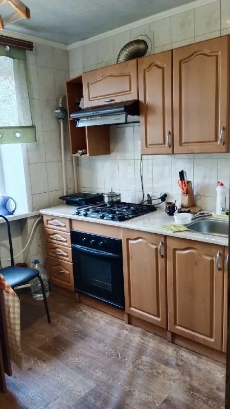 🔓В продаже 2х комнатная квартира с ремонтом🔓
📍Г. Лисичанск, ул. Докучаева д. 9а (р-н пенсионного )
Квадратура: 52м²📐
Этаж: 2-й, 2х этажного дома 🏢
Описание 📝
☀️Квартира с ремонтом🤗
☀️Продается с мебелью и техникой 🛋️🪑
.. . Am. Org/img/emoji/40/e29880.png')">☀️просторные, изолированные комнаты 💥

📍Хорошее месторасположение, все в пешей доступности: магазины, рынок, больница, школа, супермаркет, госучреждения 🚶‍♀
📝Документы готовы к продаже, собственник один🤝✅
💰 2 000 000 Руб торг уместен ✅
Осмотр и подробная информация📨💭:
📞  +79592322574 (Telegram, whatsapp, max) - фотография - 7