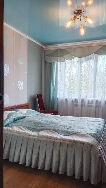 🔓В продаже 2х комнатная квартира с ремонтом🔓
📍Г. Лисичанск, ул. Докучаева д. 9а (р-н пенсионного )
Квадратура: 52м²📐
Этаж: 2-й, 2х этажного дома 🏢
Описание 📝
☀️Квартира с ремонтом🤗
☀️Продается с мебелью и техникой 🛋️🪑
.. . Am. Org/img/emoji/40/e29880.png')">☀️просторные, изолированные комнаты 💥

📍Хорошее месторасположение, все в пешей доступности: магазины, рынок, больница, школа, супермаркет, госучреждения 🚶‍♀
📝Документы готовы к продаже, собственник один🤝✅
💰 2 000 000 Руб торг уместен ✅
Осмотр и подробная информация📨💭:
📞  +79592322574 (Telegram, whatsapp, max) - фотография - 8