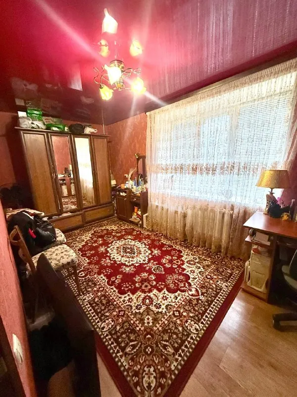 🏡 Продаётся 2‑комнатная квартира — кв. Жукова
📍 2/5 Этаж кирпичного дома | общая площадь 46 м² | кухня 6,7 м²
🚪Комнаты проходные,
🚿Совмещённый с/у,
🪟Окна — мп, балкон застеклён (столярка)
🪜Есть кладовая. ⚡️централизованное отопление, сплит‑система, бойлер.
Вся мебель и техника остаются — можно заехать и жить! 🛋️🔌
Чистый ухоженный подъезд, спокойный двор. Рядом — институт им. В. Даля, остановки общественного транспорта, детский сад и магазины.
Цена: 6 500 000 ₽ 💸 торг
Звоните для просмотра
📞 Екатерина +7‑959‑132‑07‑33
📞 Анастасия +7‑959‑128‑50‑18 - фотография - 3