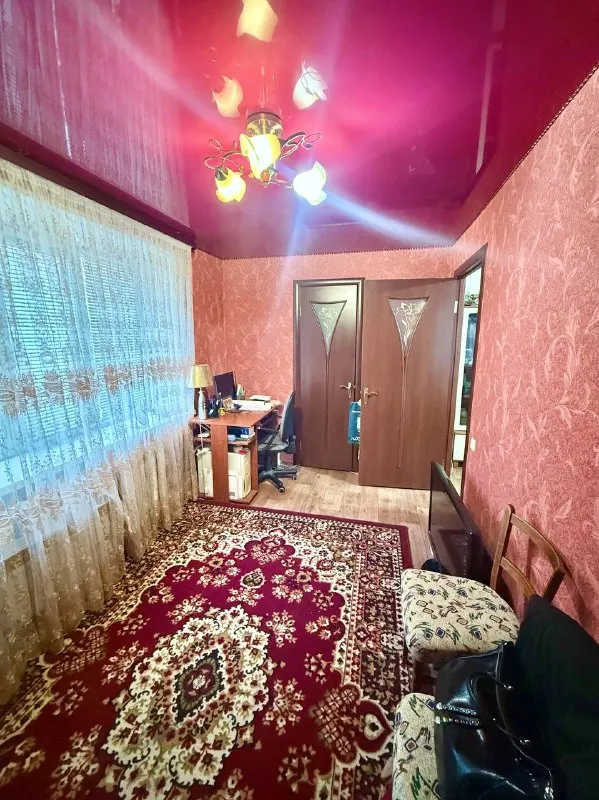 🏡 Продаётся 2‑комнатная квартира — кв. Жукова
📍 2/5 Этаж кирпичного дома | общая площадь 46 м² | кухня 6,7 м²
🚪Комнаты проходные,
🚿Совмещённый с/у,
🪟Окна — мп, балкон застеклён (столярка)
🪜Есть кладовая. ⚡️централизованное отопление, сплит‑система, бойлер.
Вся мебель и техника остаются — можно заехать и жить! 🛋️🔌
Чистый ухоженный подъезд, спокойный двор. Рядом — институт им. В. Даля, остановки общественного транспорта, детский сад и магазины.
Цена: 6 500 000 ₽ 💸 торг
Звоните для просмотра
📞 Екатерина +7‑959‑132‑07‑33
📞 Анастасия +7‑959‑128‑50‑18 - фотография - 4