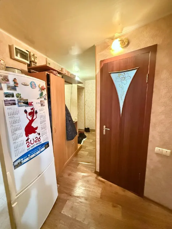 🏡 Продаётся 2‑комнатная квартира — кв. Жукова
📍 2/5 Этаж кирпичного дома | общая площадь 46 м² | кухня 6,7 м²
🚪Комнаты проходные,
🚿Совмещённый с/у,
🪟Окна — мп, балкон застеклён (столярка)
🪜Есть кладовая. ⚡️централизованное отопление, сплит‑система, бойлер.
Вся мебель и техника остаются — можно заехать и жить! 🛋️🔌
Чистый ухоженный подъезд, спокойный двор. Рядом — институт им. В. Даля, остановки общественного транспорта, детский сад и магазины.
Цена: 6 500 000 ₽ 💸 торг
Звоните для просмотра
📞 Екатерина +7‑959‑132‑07‑33
📞 Анастасия +7‑959‑128‑50‑18 - фотография - 6