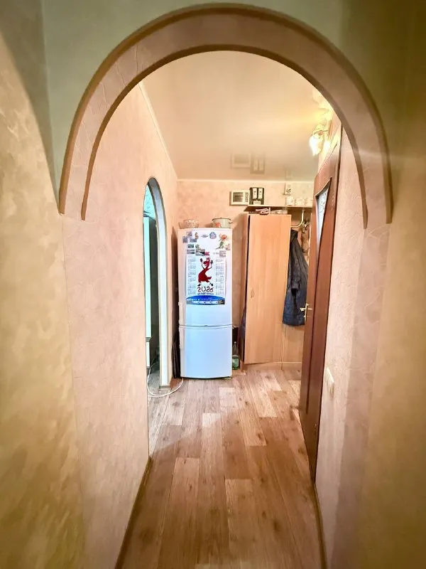 🏡 Продаётся 2‑комнатная квартира — кв. Жукова
📍 2/5 Этаж кирпичного дома | общая площадь 46 м² | кухня 6,7 м²
🚪Комнаты проходные,
🚿Совмещённый с/у,
🪟Окна — мп, балкон застеклён (столярка)
🪜Есть кладовая. ⚡️централизованное отопление, сплит‑система, бойлер.
Вся мебель и техника остаются — можно заехать и жить! 🛋️🔌
Чистый ухоженный подъезд, спокойный двор. Рядом — институт им. В. Даля, остановки общественного транспорта, детский сад и магазины.
Цена: 6 500 000 ₽ 💸 торг
Звоните для просмотра
📞 Екатерина +7‑959‑132‑07‑33
📞 Анастасия +7‑959‑128‑50‑18 - фотография - 8