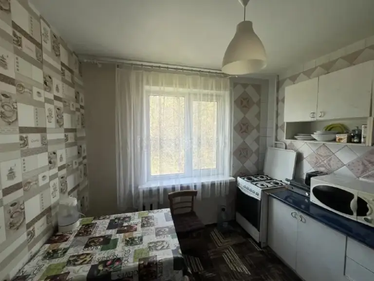 ⚡️Продам 2 к квартиру в артемовском р-н. Кв. Героев сталинграда⚡️
📌Уютная, теплая квартира, в жилом состоянии на 2 этаже 9-и этажного дома
📌Удачное расположение дома, закрытый, не проездной двор с детской площадкой
📌Великолепная инфраструктура на квартале, см, аптеки, школы и садики
📌В шаговой доступности открывается новый тц, максимально удобная транспортная развязка.
📌Квартира продается с мебелью и бытовой техникой (кондиционер, стиральная машинка, холодильник)
📌Все коммуникации в исправном состоянии, окна м/п, разводка воды -пластик.
📌Сделаны натяжные потолки: зал, коридор, кухня
📌Прописанных и долгов по коммунальным платежам нет.
📌Документы рф, быстрый выход на сделку.

💎💎💎💎 Цена 5 900 000р. 💎💎💎💎💎

☎️ +7 959 115 28 65 - фотография - 3