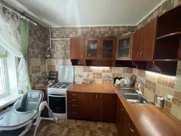 🚨Продаётся 2-х комнатная квартира с автономкой🚨

Г. Луганск, артемовский р-н, кв. Ленинского комсомола

💥Характеристики:

📌Площадь: 55,9 м²

📌Этаж: 1 из 9

📌Комнаты изолированные

📌Жилое состояние

📌Пластиковые окна, чугунные радиаторы, 2-х контурный котел.

📌Квартира тёплая, светлая и полностью готова к проживанию.

📌Уютный подъезд, чистый и ухоженный двор

📌В шаговой доступности — магазины, супермаркет, школа, садик, автостоянка

Отличный вариант для жизни или сдачи в аренду

Документы рф готовы к сделке

💵 Цена 5 300 000 руб.

☎️ +7 959 115 28 65 - фотография - 4