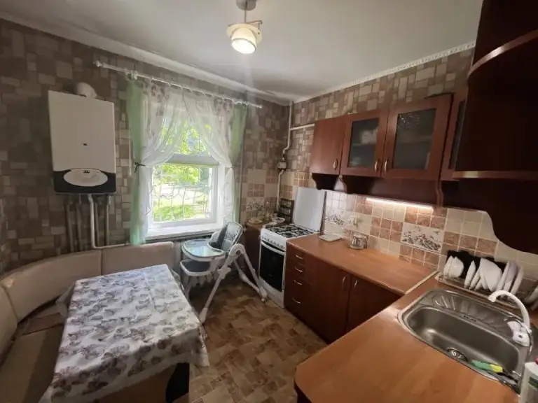 🚨Продаётся 2-х комнатная квартира с автономкой🚨

Г. Луганск, артемовский р-н, кв. Ленинского комсомола

💥Характеристики:

📌Площадь: 55,9 м²

📌Этаж: 1 из 9

📌Комнаты изолированные

📌Жилое состояние

📌Пластиковые окна, чугунные радиаторы, 2-х контурный котел.

📌Квартира тёплая, светлая и полностью готова к проживанию.

📌Уютный подъезд, чистый и ухоженный двор

📌В шаговой доступности — магазины, супермаркет, школа, садик, автостоянка

Отличный вариант для жизни или сдачи в аренду

Документы рф готовы к сделке

💵 Цена 5 300 000 руб.

☎️ +7 959 115 28 65 - фотография - 5
