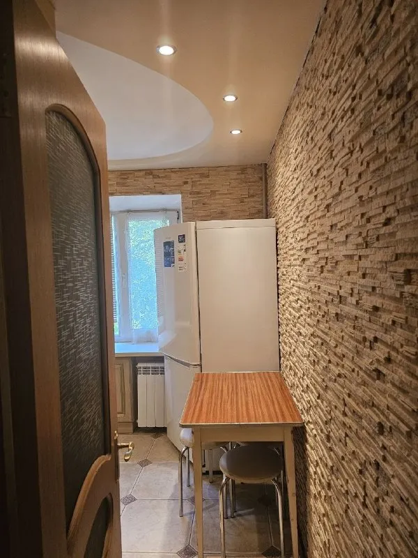 📎Продается в лнр, город луганск,
❗❗ 2Х комн. Квартира на кв. Волкова 2/5-эт. , пан. Дом. , общ. Пл. 48кв. М. , кухня 6 кв. М. , неоконченный ремонт, сделано на 95 %.
✅Кухня, коридор с итальянской плиткой.
✅Большая гардеробная окна и балкон м/п, . С/у совмещен.
✅Пластиковая разводка воды и канализации.
✅Отопление централизованное, алюминиевые радиаторы, бойлер, две сплит системы.
✅Мебель и техника остается.
✅Уютный зеленый двор.
✅Развитая инфраструктура, детский садик, рынок.
✅Покажем в любое удобное для вас время!
❗Документы готовы!
📌Цена 5 300 000 руб.
☎️+7-959-526-92-30 (Тг, мах), людмила - фотография - 3