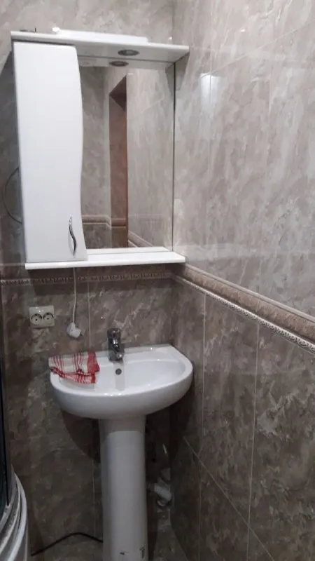📎Продается в лнр, город луганск,
❗❗ 2Х комн. Квартира на кв. Волкова 2/5-эт. , пан. Дом. , общ. Пл. 48кв. М. , кухня 6 кв. М. , неоконченный ремонт, сделано на 95 %.
✅Кухня, коридор с итальянской плиткой.
✅Большая гардеробная окна и балкон м/п, . С/у совмещен.
✅Пластиковая разводка воды и канализации.
✅Отопление централизованное, алюминиевые радиаторы, бойлер, две сплит системы.
✅Мебель и техника остается.
✅Уютный зеленый двор.
✅Развитая инфраструктура, детский садик, рынок.
✅Покажем в любое удобное для вас время!
❗Документы готовы!
📌Цена 5 300 000 руб.
☎️+7-959-526-92-30 (Тг, мах), людмила - фотография - 7
