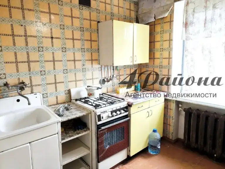 🍀Продам 2х комнатную квартиру кв. Солнечный д.2
❗️Дом кирпичный
❗️Общая площадь 45,6 кв. М. , кухня 6,6 кв. М.
Этаж 5/5-эт.
❗️Крыша капитальный ремонт осень 2025 года(с заменой балок и обрешеток)
Окна в подъезде поменяны. Планируется ремонт подъезда 26-27 г
Квартира в жилом состоянии. Требуется косметика.
❗️Отличная развитая инфраструктура. Рядом в пешей доступности есть все необходимое: школа, университет, д/сады, магазины, остановки транспорта, супермаркет, рынок, гаражный кооператив, кафе, банк и т. Д.
❗️Собственник один- гражданин рф. Документы готовы. Прописанных нет.
✅Ц. 3 млн. Руб.
📞Т. +79591448144. - фотография - 2