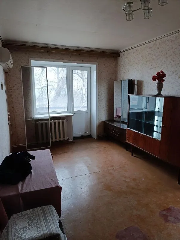 Продается двухкомнатная квартира с хорошей геолокацией в городе стаханове. 📍
📋 Основные характеристики:
💰 Цена: 1,1 млн ₽
🏢 Этаж: 2 из 3
📐 Общая площадь: 45 кв. М
🔥 Отопление и гвс: индивидуальное газовое (установлены котел и колонка)
🪟 Окна и балкон: металлопластиковые окна и балконный блок
🚽 Санузел: совмещенный, заменены водяные и канализационные трубы
🛠 Состояние: жилое, требуется косметический ремонт (переклейка обоев) - фотография - 9
