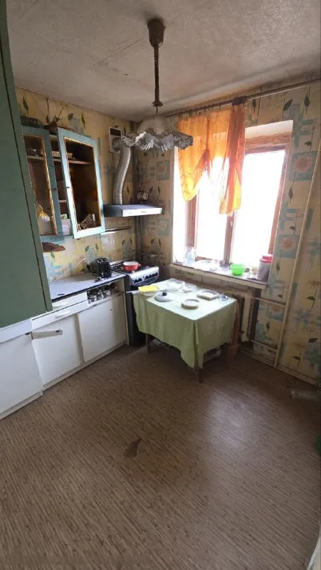 Продам 2-х ком. Квартиру возле парка щорса и тц аврора
Луганск, кв. Шевченко

Этаж - 2/5
Площадь - 46 м2
Теплый кирпичный дом, квартира не угловая

- Планировка без изменений
- Все документы готовы к сделке
- Стояки, канализация, отопление - пластик
- Есть бойлер
- Хозяин лично будет на сделке

Рядом супермаркет спар, парк щорса, детские сады и школы, тц аврора, продуктовый рынок, много магазинов, кофейни, больница

Очень хорошая локация, до центра 7 минут на авто, пешком доступна вся инфраструктура, новый современный парк для прогулок, кофейни и торговый центр аврора

3 600 000 ₽
+7 (959) 191-61-10 ( Звоните, чтобы договорится о просмотре) - фотография - 5