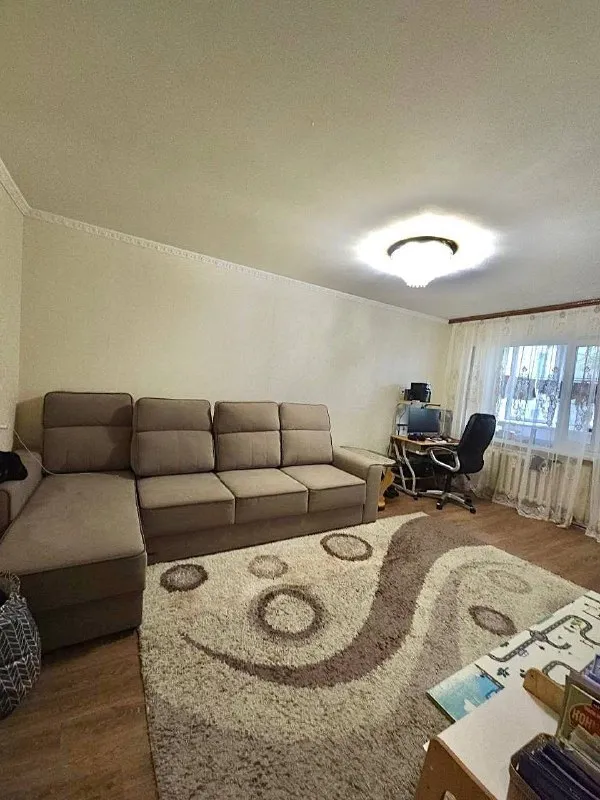 Продам 2-комнатную квартиру с автономным отоплением🔥
📍 Местоположение: кв. Ленинского комсомола, луганск
💰 Цена: 5 300 000 ₽
⬆️ Этаж: 1 из 9
🧱Тип дома: панельный
🔺 Состояние: с хорошим ремонтом, заходи и живи!
🔸Утепление: снаружи квартира полностью утеплена
🪟Окна: м/п, лоджия застеклена
📐Площадь: общая 56 кв. М. , жилая 32 кв. М. , просторная кухня 7.5 кв. М.
Планировка: комнаты раздельные, санузел также раздельный
🛋Комплектация: мебель и бытовая техника остаются по договоренности!
⚡️ Инфраструктура:
🔺Развитый район со всем необходимым в шаговой доступности.
🚗Всего 50 метров до охраняемой парковки.
📞 +7-959-188-88-26 — Михаил - фотография - 2